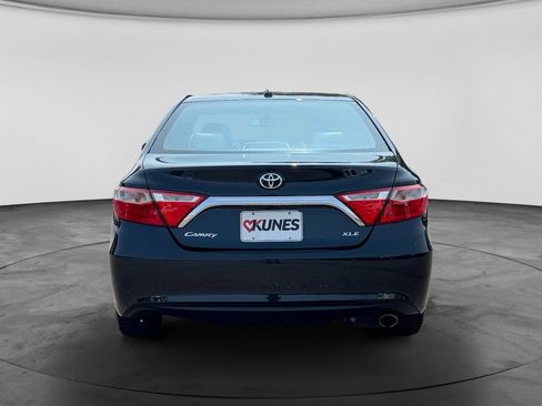 Used 2015 Toyota Camry XLE w/ Moonroof Package FWD image 9