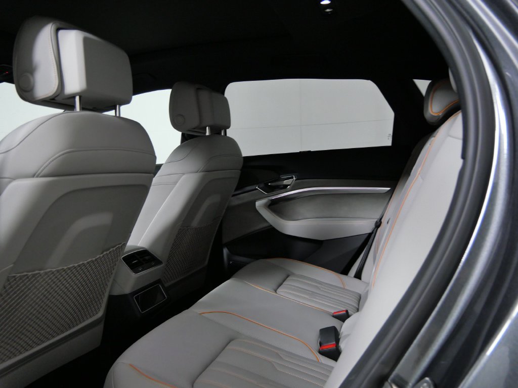 Used 2024 Audi Q8 e-tron Prestige AWD/4WD image 17