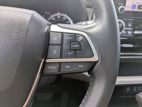 Used 2023 Toyota Highlander LE FWD image 28
