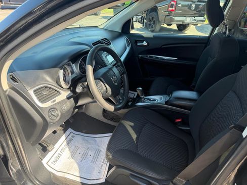 Used 2019 Dodge Journey SE FWD image 7