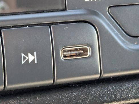 Used 2025 Mercedes-Benz Sprinter 2500 image 22