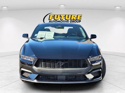 Used 2025 Ford Mustang Coupe image 6