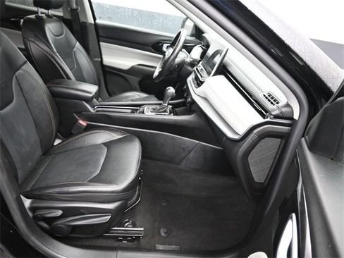 Used 2022 Jeep Compass Limited image 8