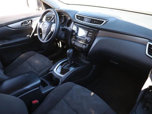 Used 2016 Nissan Rogue SV image 16