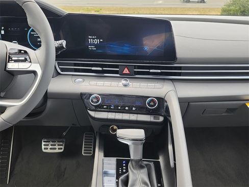 New 2025 Hyundai Elantra SEL image 16