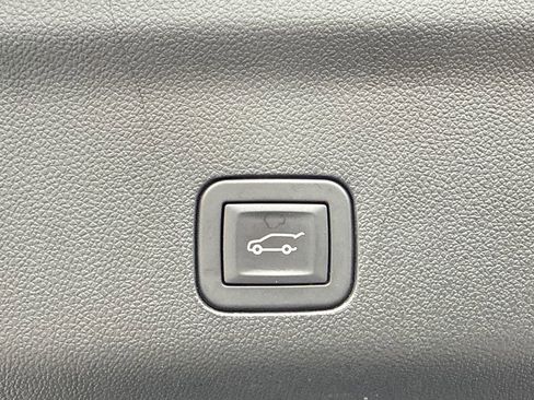 Certified 2025 Chevrolet Tahoe Z71 image 19