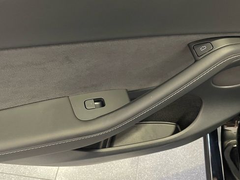 Used 2023 Tesla Model Y 2WD image 31
