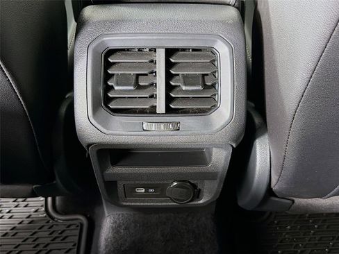 Used 2022 Volkswagen Tiguan SE AWD/4WD image 27