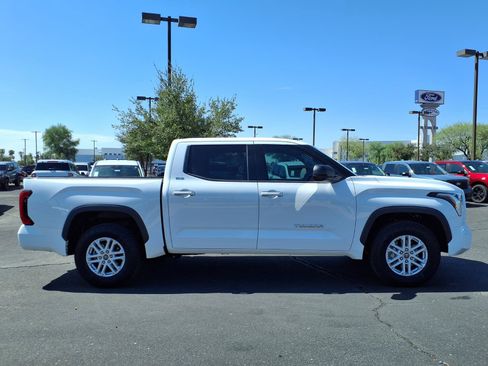 Used 2022 Toyota Tundra SR5 w/ SR5 Premium Package RWD image 7