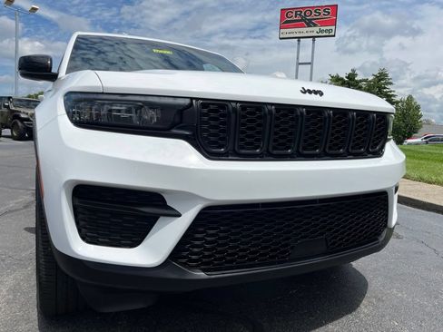 Used 2024 Jeep Grand Cherokee Altitude AWD/4WD image 50