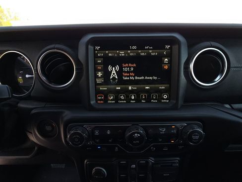 Used 2021 Jeep Wrangler Unlimited Rubicon 4xe w/ Cold Weather Group AWD/4WD image 10