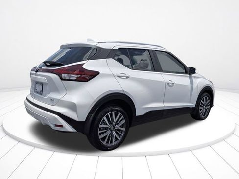 Used 2024 Nissan Kicks SV FWD image 3