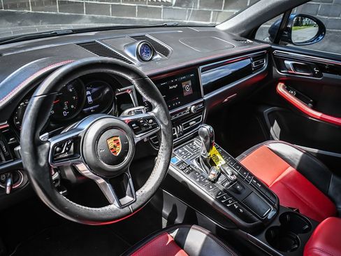 Used 2020 Porsche Macan AWD/4WD image 9