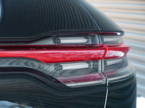 Used 2025 Porsche Macan image 8