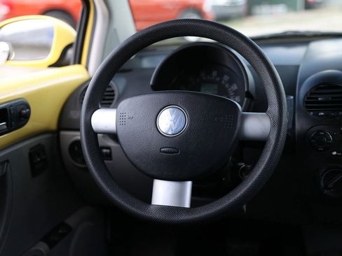 Used 2005 Volkswagen Beetle GL FWD image 22
