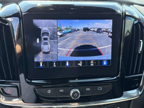 Used 2023 Chevrolet Traverse High Country FWD image 36
