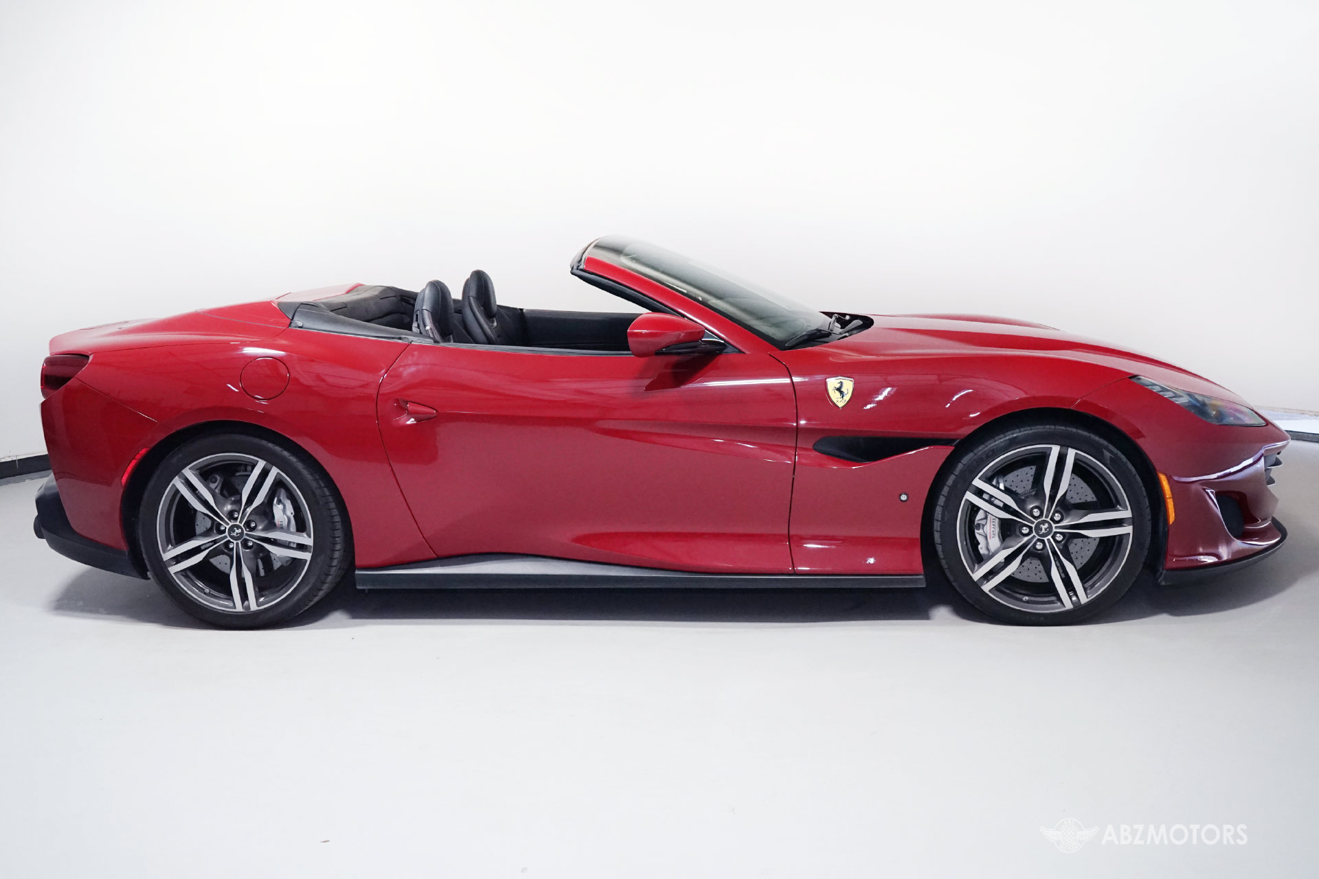 Used 2019 Ferrari Portofino RWD image 3