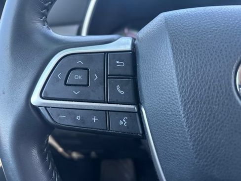 Used 2022 Toyota Highlander XLE AWD/4WD image 16