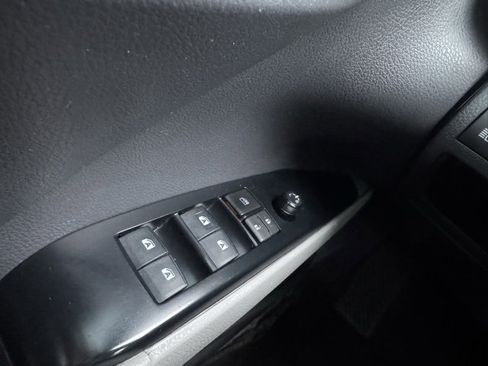 Used 2020 Toyota Camry LE image 24