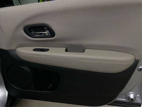 Used 2018 Honda HR-V LX image 25