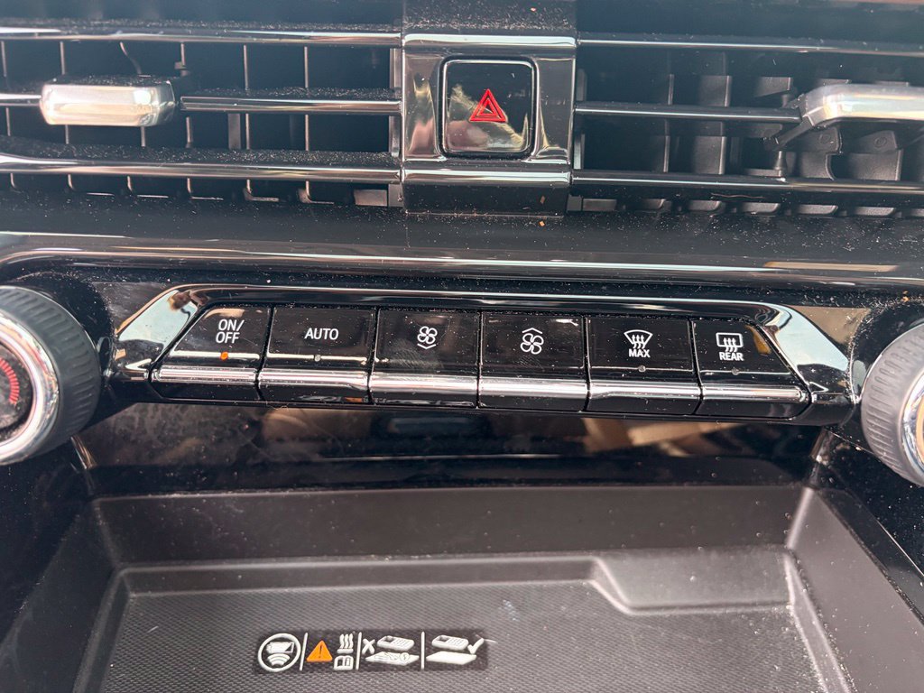 Used 2025 Chevrolet Suburban High Country AWD/4WD image 24