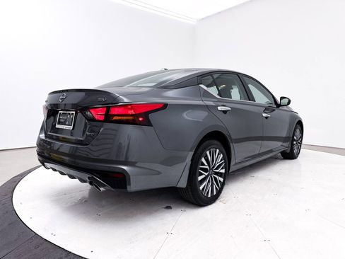 Used 2024 Nissan Altima 2.5 SV w/ SV Premium Package image 17