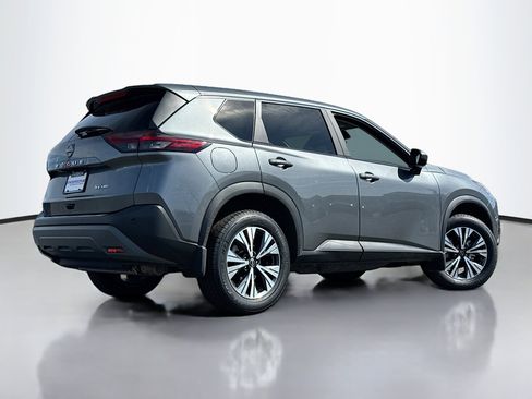 Used 2023 Nissan Rogue SV image 2