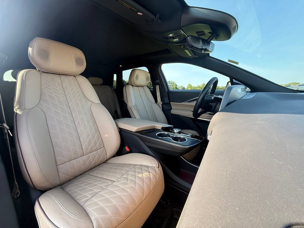 Certified 2025 Cadillac Lyriq Sport w/ Nappa Leather Package AWD/4WD image 32