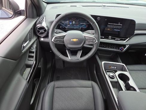 New 2026 Chevrolet Equinox LT w/ Convenience Package II AWD/4WD image 3