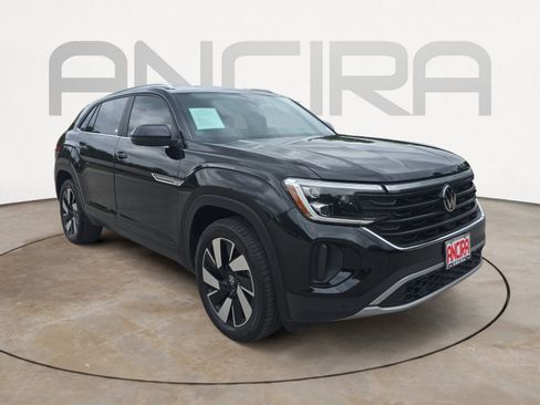 Used 2024 Volkswagen Atlas Cross Sport SE image 4