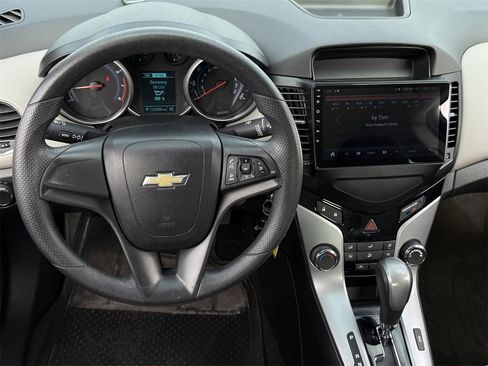 Used 2014 Chevrolet Cruze LS image 12