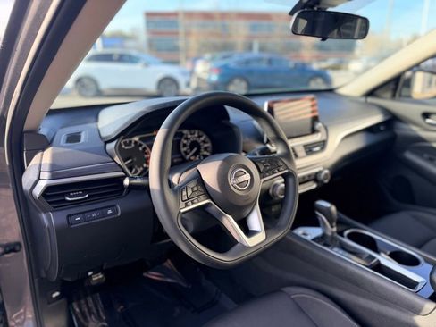 Used 2024 Nissan Altima 2.5 SV image 12