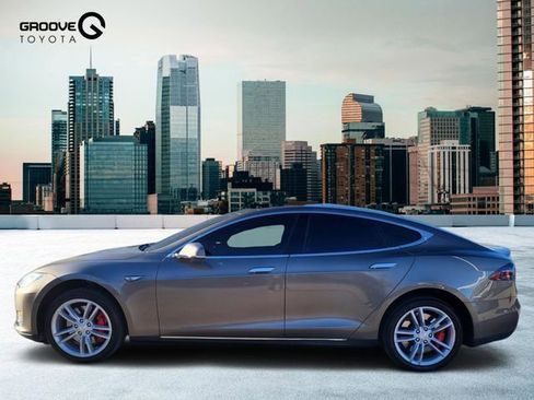 Used 2015 Tesla Model S P85D image 2