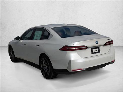 New 2026 BMW i5 eDrive40 image 9