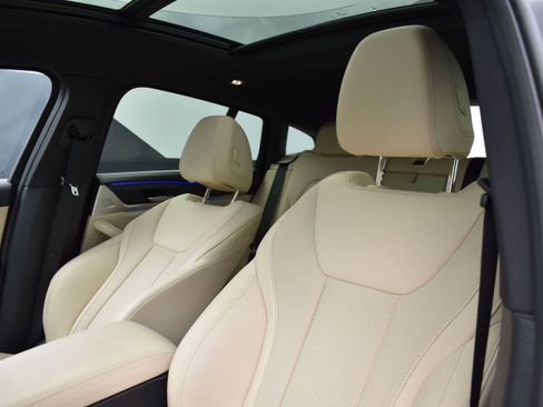 Used 2025 BMW X4 xDrive30i image 11