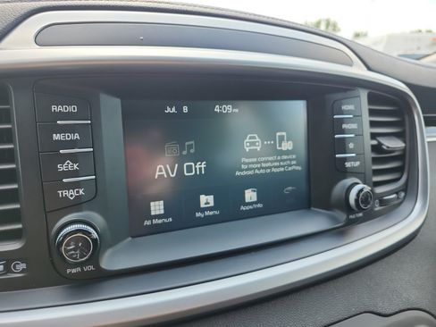 Used 2019 Kia Sorento AWD V6 image 17