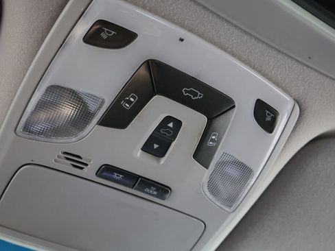 Used 2012 Toyota Sienna SE FWD image 37
