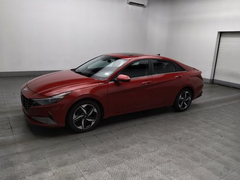 Used 2022 Hyundai Elantra SEL w/ Convenience + Premium Package FWD image 2