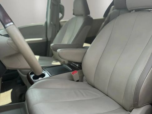 Used 2013 Toyota Sienna Limited w/ Premium Pkg FWD image 8