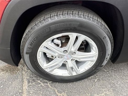 Used 2023 GMC Terrain SLE w/ Driver Convenience Package FWD image 31