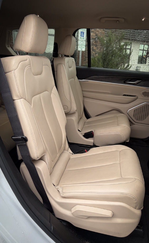Used 2022 Jeep Grand Cherokee L Limited AWD/4WD image 32