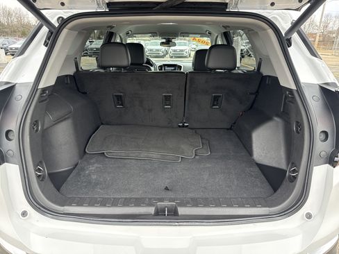 Used 2024 GMC Terrain SLT image 8