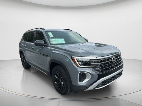 New 2026 Volkswagen Atlas Peak Edition image 7