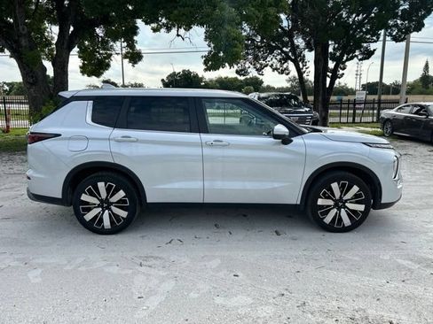 Used 2025 Mitsubishi Outlander SE FWD image 19