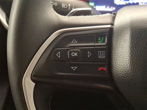 Used 2023 Jeep Grand Cherokee Altitude image 23