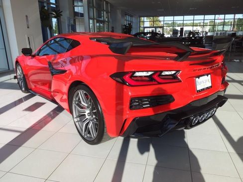 Used 2023 Chevrolet Corvette Z06 w/ Z07 Performance Package RWD image 3