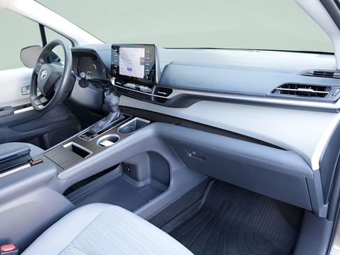 Certified 2022 Toyota Sienna LE image 31