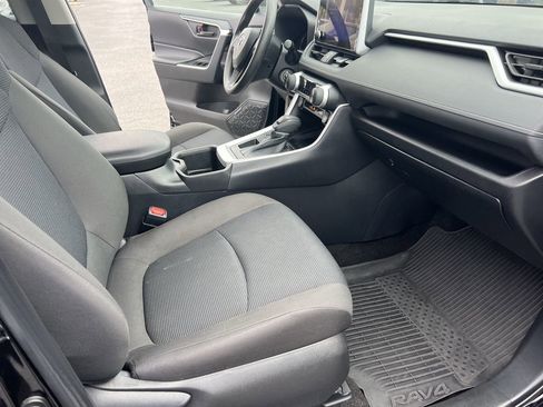 Used 2025 Toyota RAV4 LE image 34