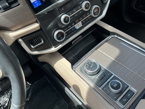 Used 2024 Ford Expedition Limited AWD/4WD image 30