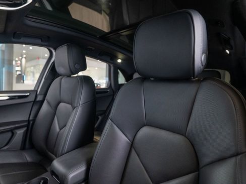 Used 2025 Porsche Macan image 5